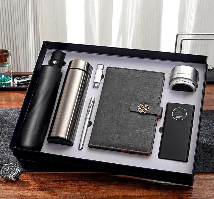 Executive travel gift set with umbrella, flask, notebook and power bank