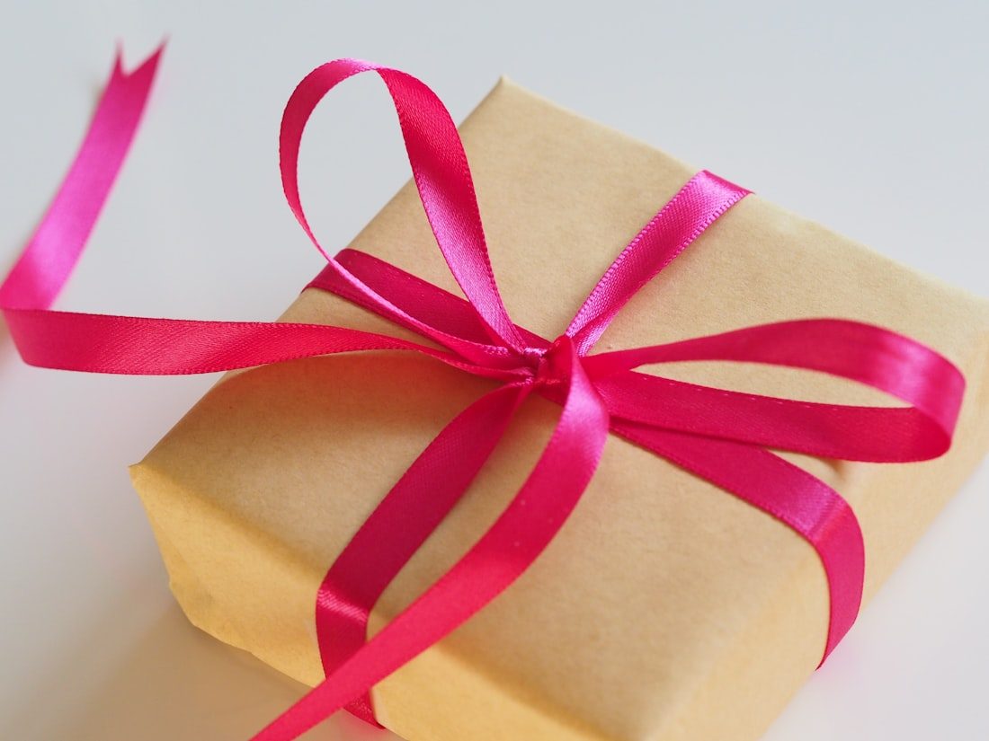 Kraft box with ribbon